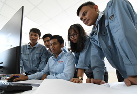 ベトナム人スタッフイメージ03